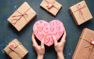Как правильно выбрать подарок на день всех влюблённых?