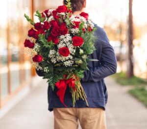 Какие цветы подарить девушке: доставка цветов