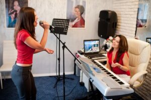 Как развить вокальные навыки: что делать если не умеешь петь