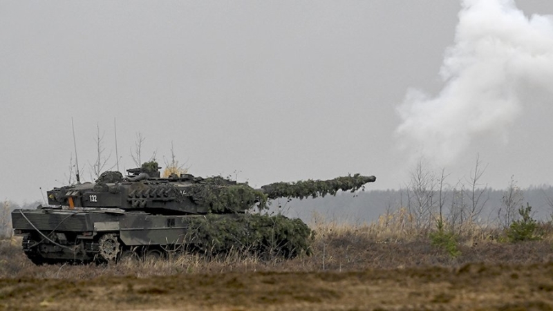 Во Франции обвинили НАТО в разворачивании мировой войны поставками танков Киеву