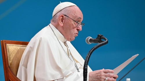 Папа римский Франциск попал в больницу с респираторной инфекцией