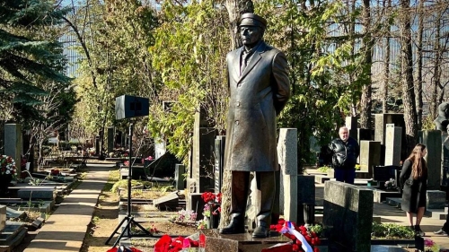 Памятник Владимиру Жириновскому открыли в Москве