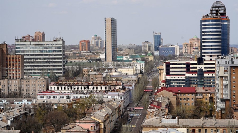 Песков прокомментировал идею присвоить Луганску и Донецку звание городов-героев