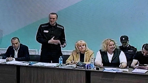 Навального начали судить по "экстремистскому" делу. Процесс сразу сделали закрытым