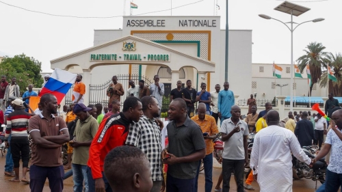Переворот в Нигере: у сторонников путчистов замечены российские флаги