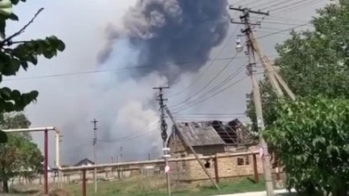 Произошел взрыв на складе боеприпасов в Крыму: власти заявили об атаке БПЛА (видео)