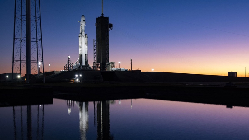 SpaceX отменила пуск Falcon Heavy с самым тяжелым спутником за минуту до старта
