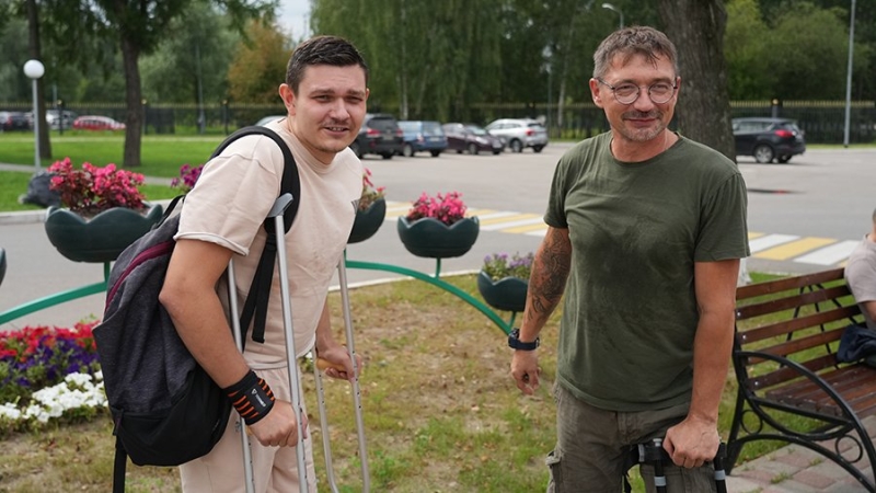 Раненных в результате обстрела ВСУ журналистов «Известий» выписали из больницы