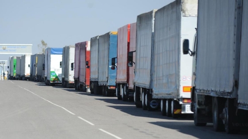 Скопление грузовиков на границе с Кыргызстаном объяснил глава Минфина