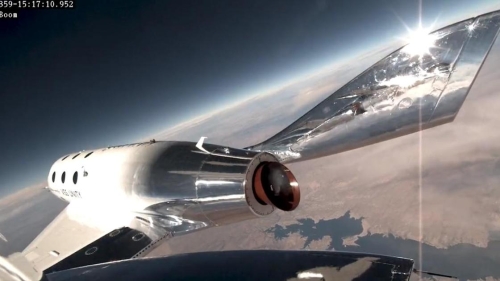 Virgin Galactic впервые доставила космических туристов на орбиту (видео)