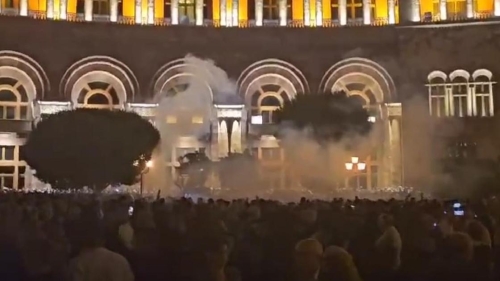 Акция протеста в Ереване: полиция применила против демонстрантов светошумовые гранаты (видео)