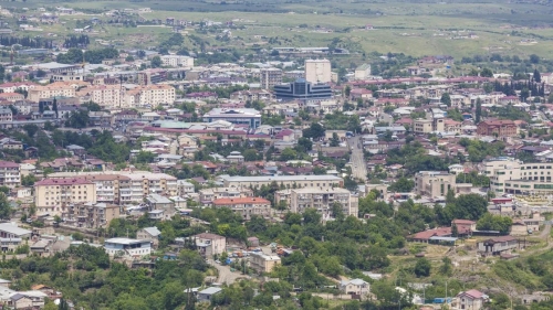 Огонь в Карабахе остановлен. Что будет дальше с непризнанной республикой и ее жителями?