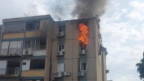 Ракета попала в жилой дом в Тель-Авиве: есть пострадавшие (видео)