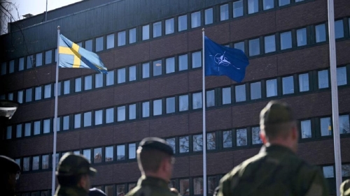 Флаг Швеции подняли в штаб-квартире НАТО (фото)