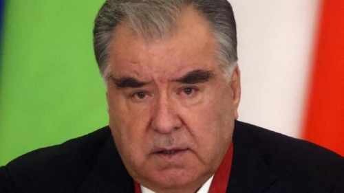 Рахмон во время поздравительной речи призвал граждан не пятнать честь таджикского народа