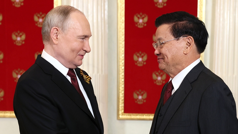 Путин заявил президенту Лаоса, что рад видеть его в Москве по случаю Дня Победы