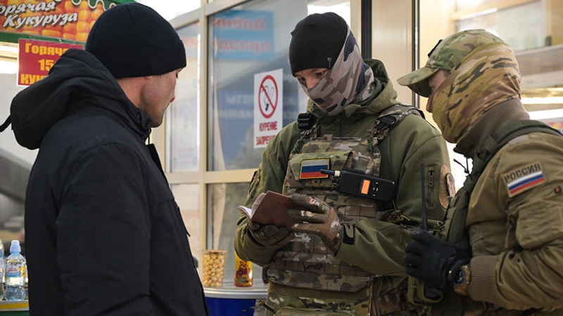 Семерых мигрантов выдворили за пределы РФ по итогам рейда в Мариуполе