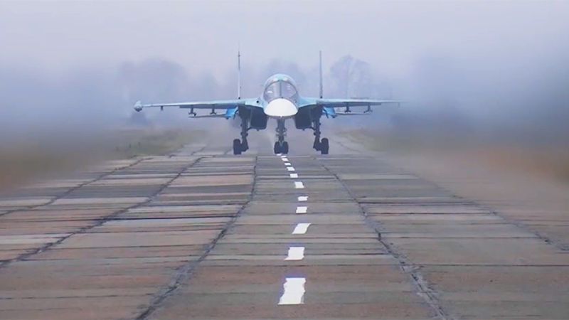 Экипаж Су-34 уничтожил технику и опорный пункт ВСУ в приграничье Курской области